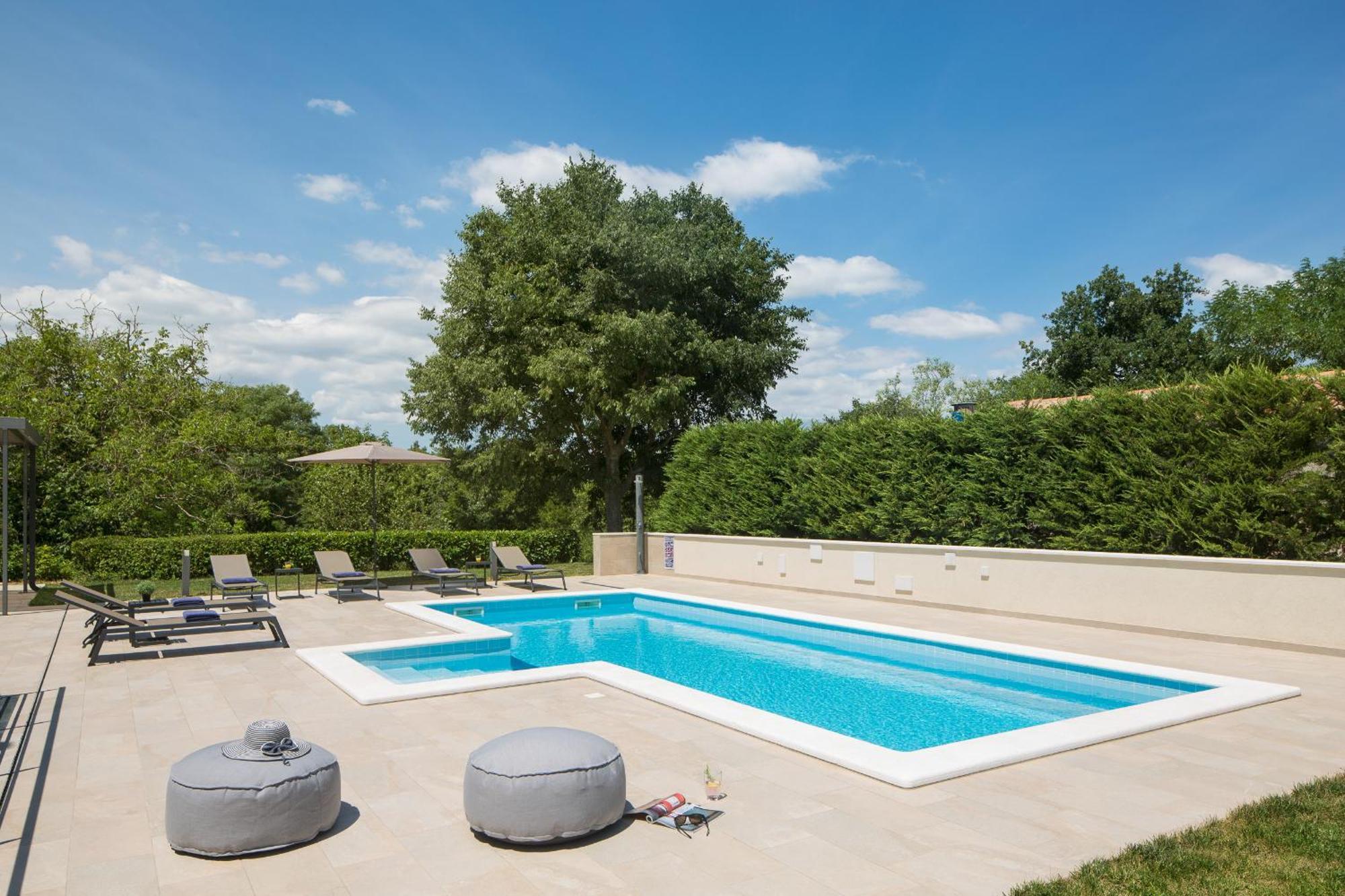Villa Del Sol With Large Garden Perfect For Families Labin  Exterior foto