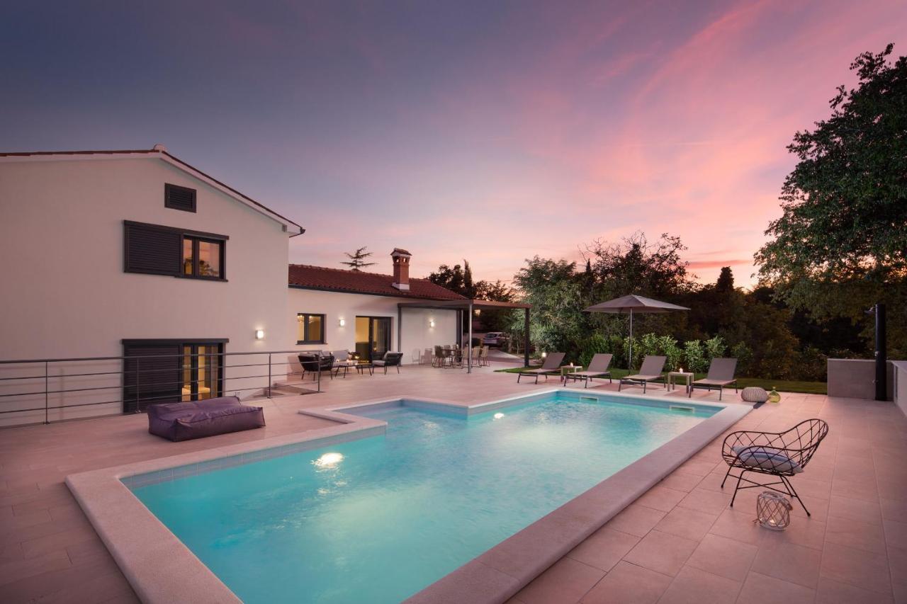 Villa Del Sol With Large Garden Perfect For Families Labin  Exterior foto